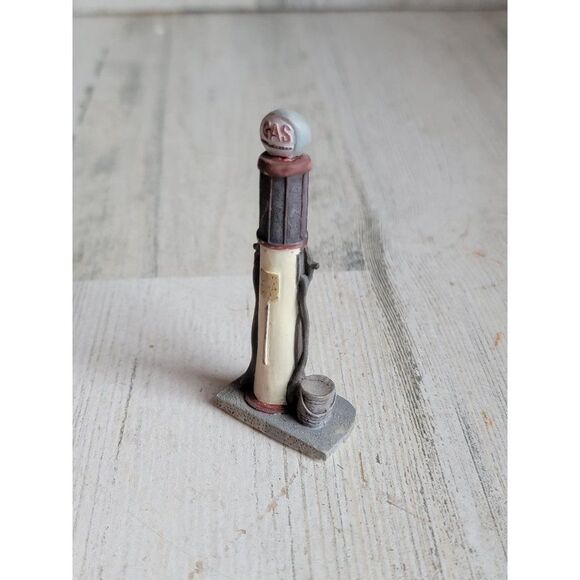 Red old fashioned gas pump Village accessory Xmas - Picture 2 of 6